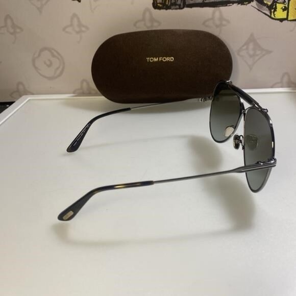 New Tom Ford Unisex Holden Brown Gradient Pilot  Sunglasses FT0818 08G - Picture 11 of 14